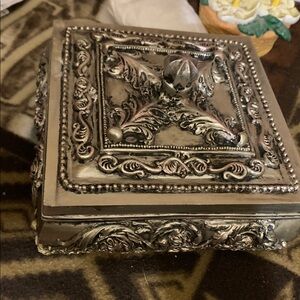 listing-status-banner